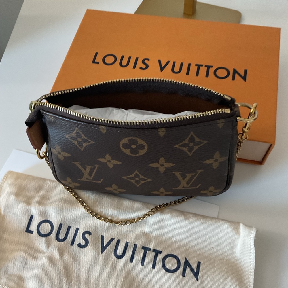 Louis Vuitton Mini Pochette Accessoires – Made in France - Picture 8 of 11